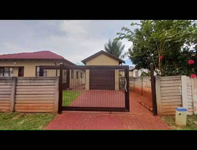 2 BEDROOM HOUSE FOR SALE IN THE ORCHARDS